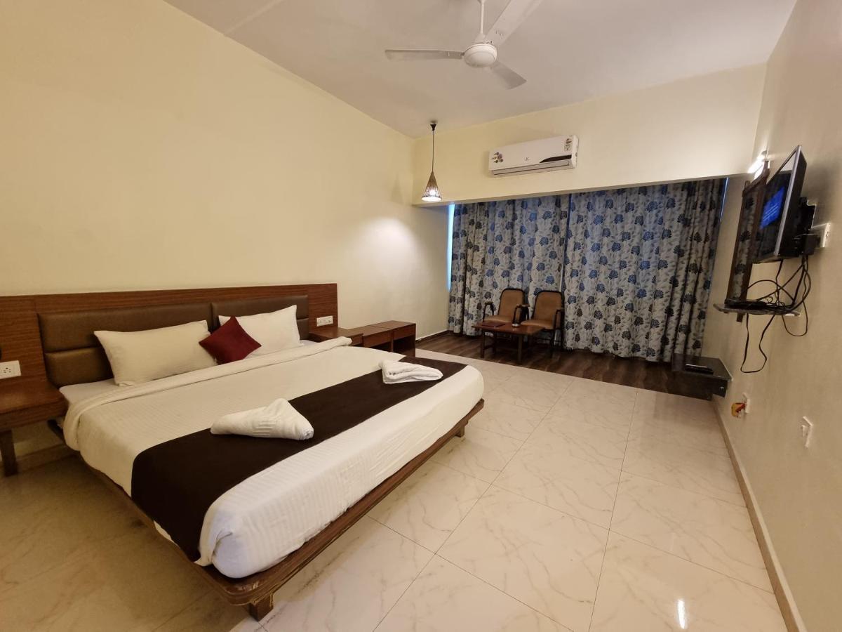 Hotel Lions Den Lonavala Exterior foto