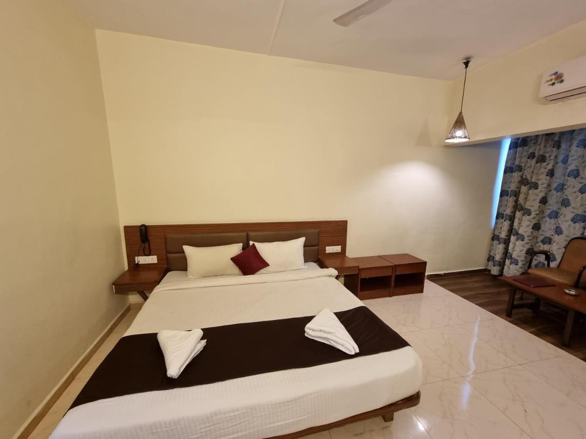 Hotel Lions Den Lonavala Exterior foto